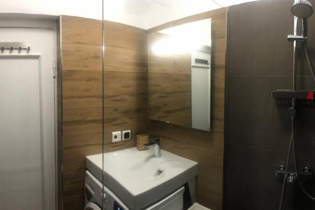 New Comfortable Apartment Nearby Promenade In 5 Minutes From Old Town Of Riga. 외부 사진